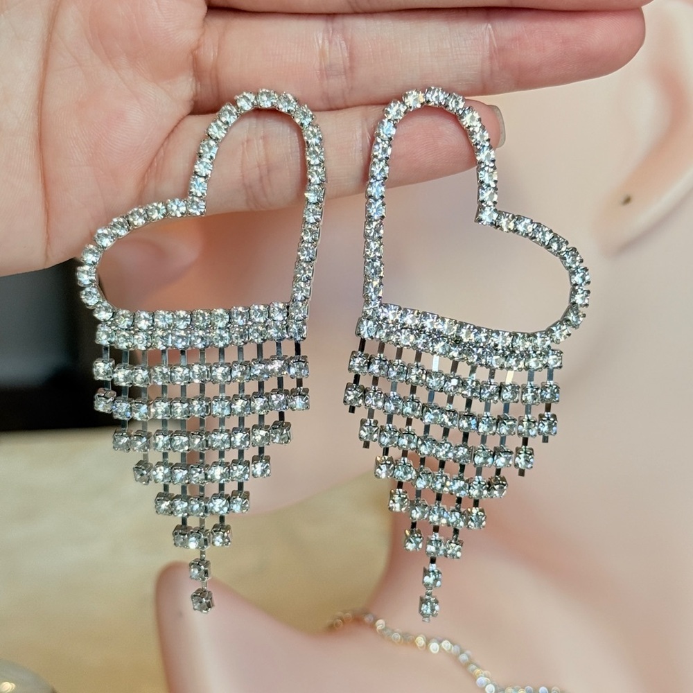 ⚜️ Chic Trendy Silver Heart Dangle Earrings - Picture 10 of 10